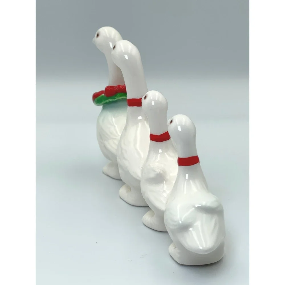 Vintage Dept 56 Christmas Goose Family Figurine Wreath Ceramic Japan 1980s
